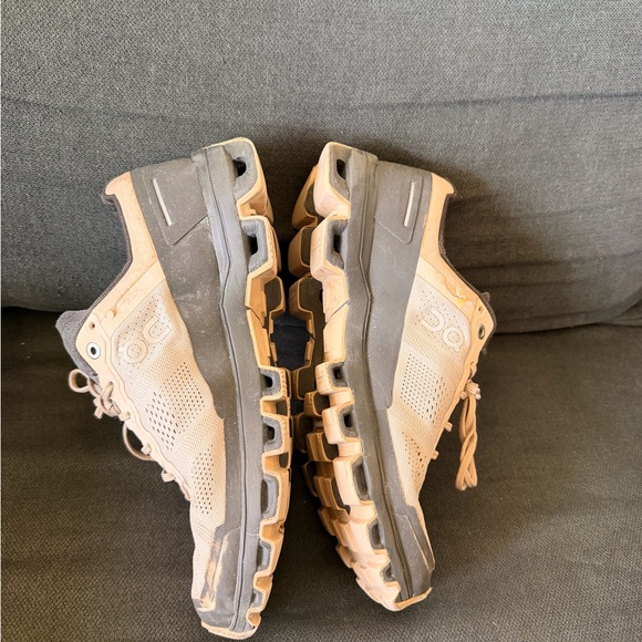 On Running Men's Tan and Black Athletic Shoes - Picture 3 of 8